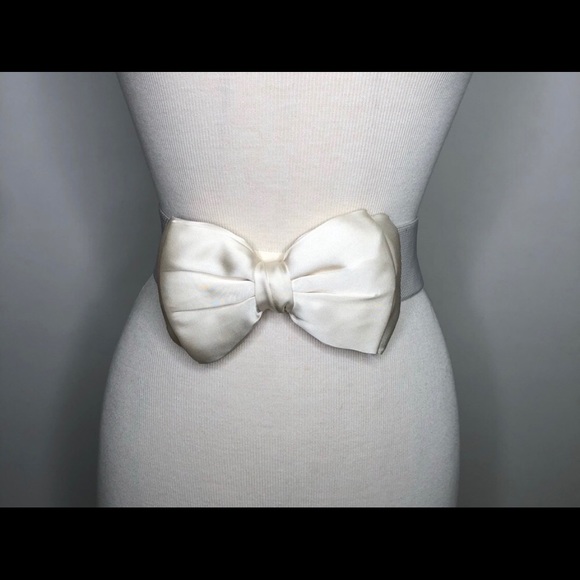 Ivory Satin Bridal Belt Bow - Picture 1 of 4